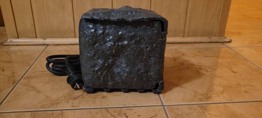 Przedłużacz rozgałęźnik w kształcie kamienia