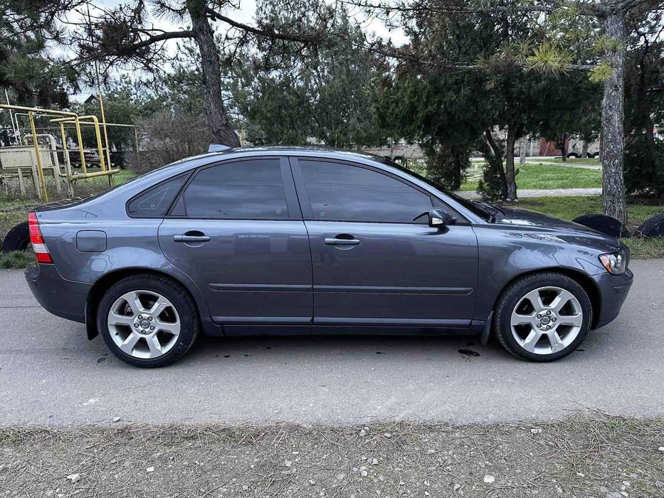Volvo S40 в отличном состоянии (1,6 бензин, 2006 год)