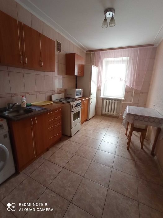 Подобово 3-на квартира рядом з McDonalds і платною парковкою, центр