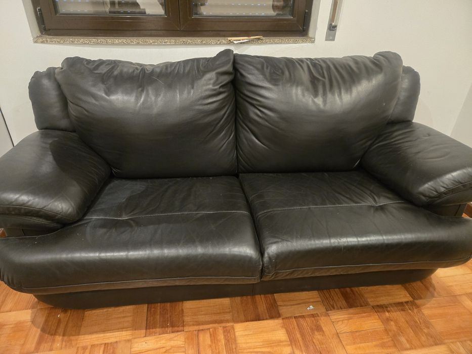Sofá 3 e 1 lugar em pele