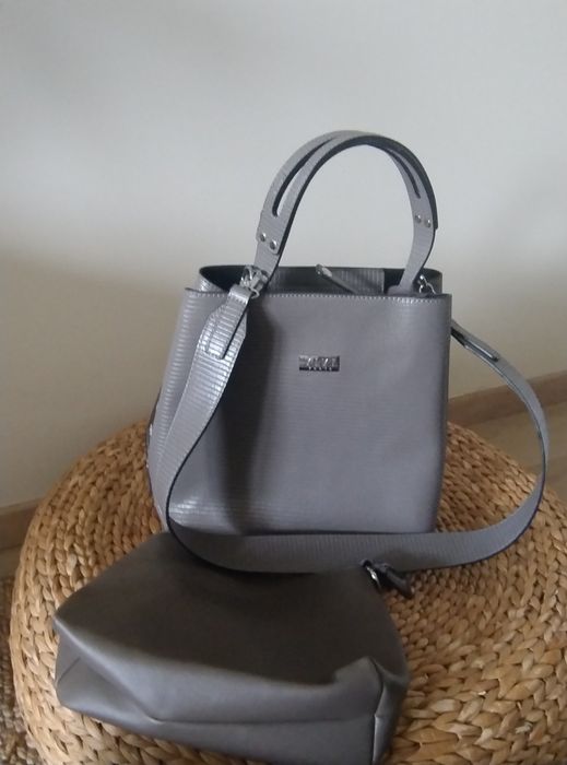 Nowa torebka z kosmetyczką.