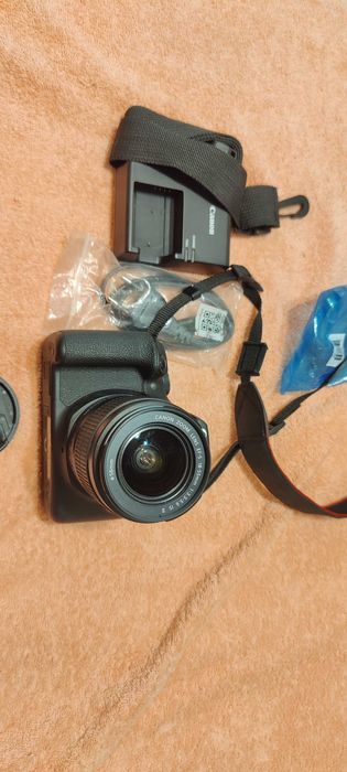 Фотоаппарат Canon EOS 2000D