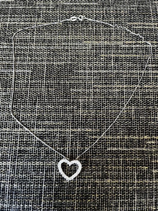 Colar com pingente de prata