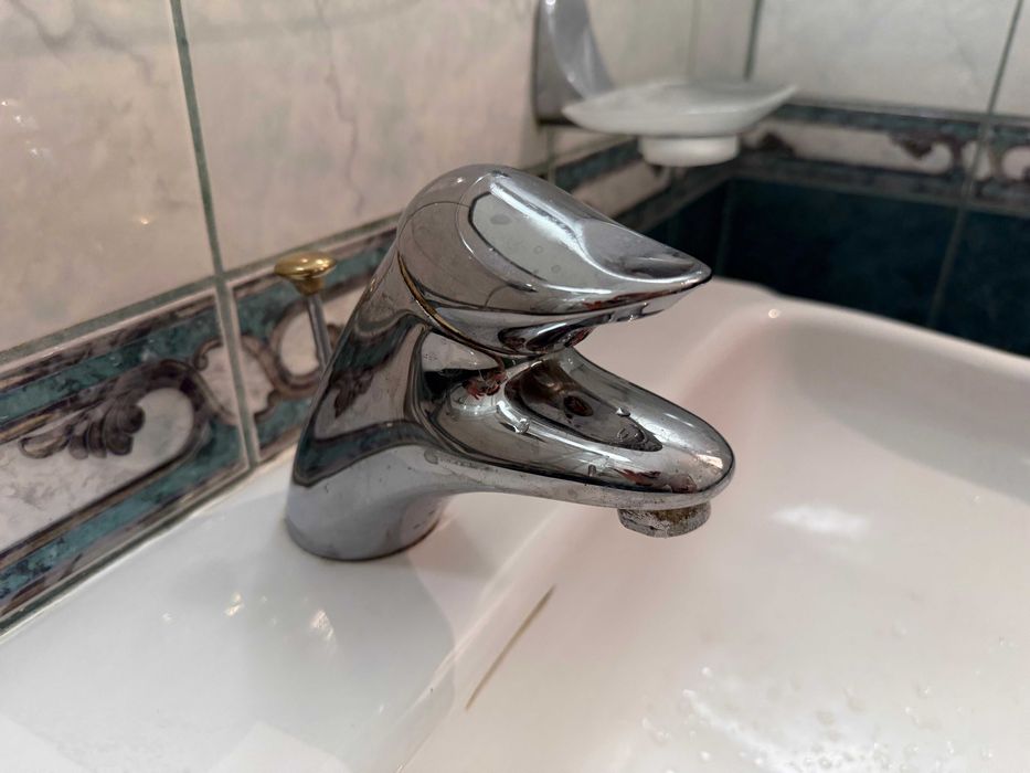 Umywalka ścienna Roca 70 cm