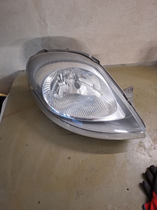 Lampa prawa Valeo Vivaro Trafic Primastar 01-06