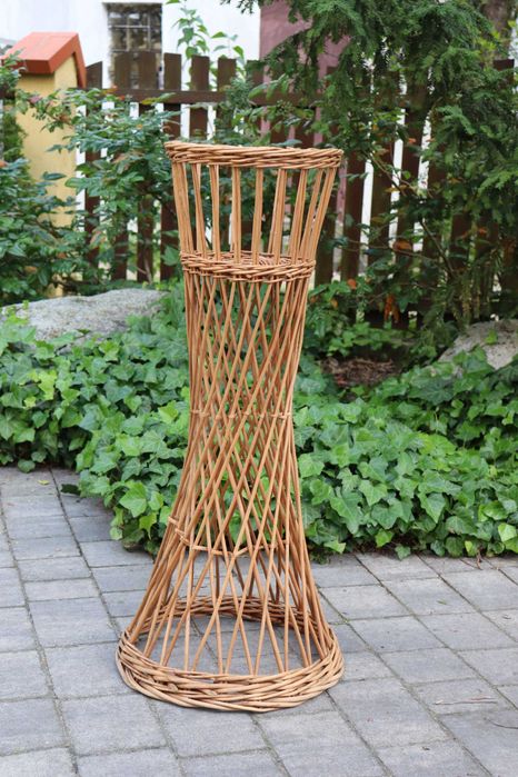 Kwietnik, wiklinowa podstawa pod kwiaty, możliwy dowóz