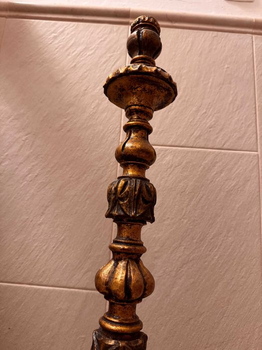 Tocheiro Antigo em Talha Dourada Eletrificado com Abajour