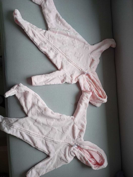 Pajac pajacyk  3-6 miesiąca piżamka piżama Little Beginnings różowy