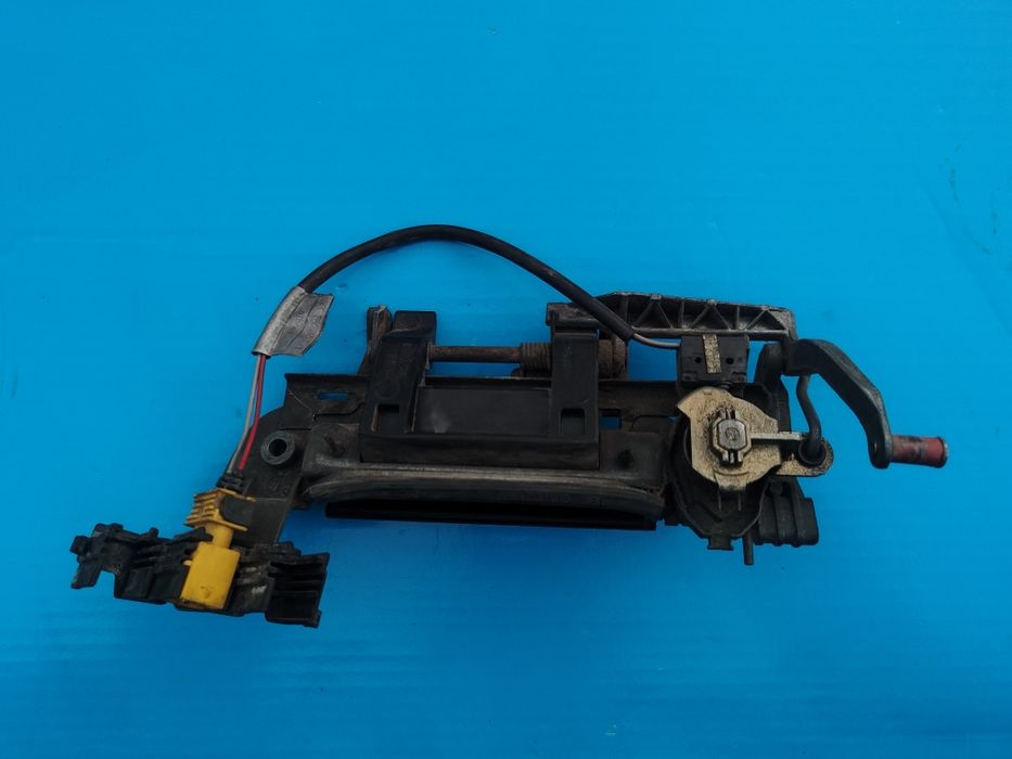 Дверна ручка права BMW e36