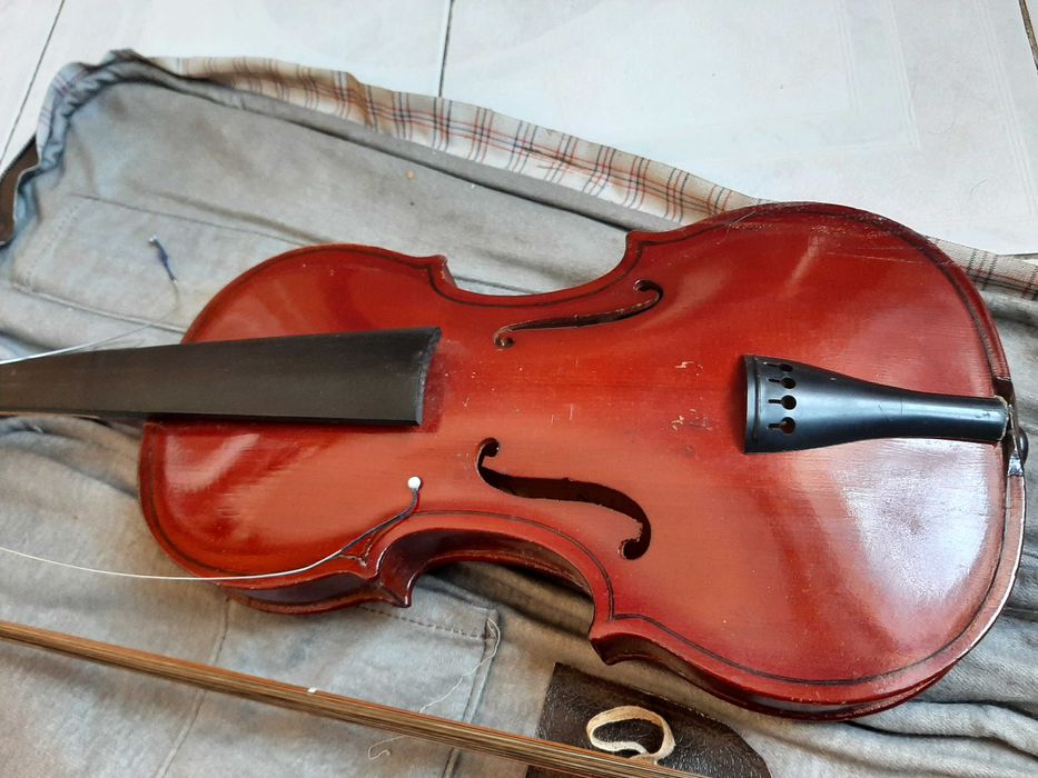 Советская скрипка в футляре