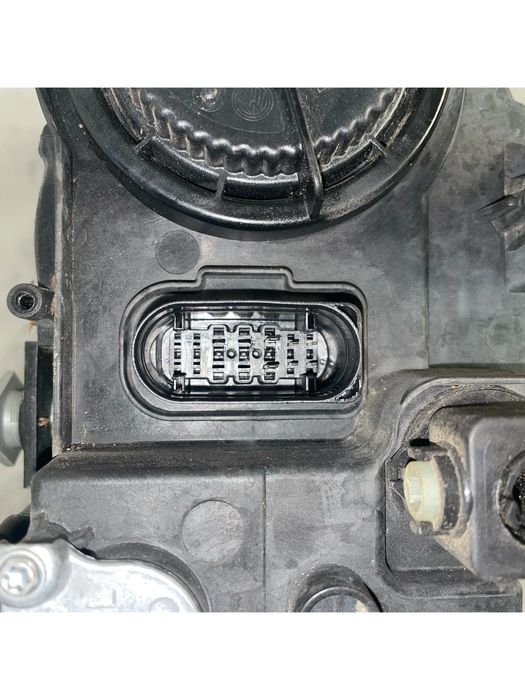 Ótica / farol esquerda SEAT Leon (5F1)