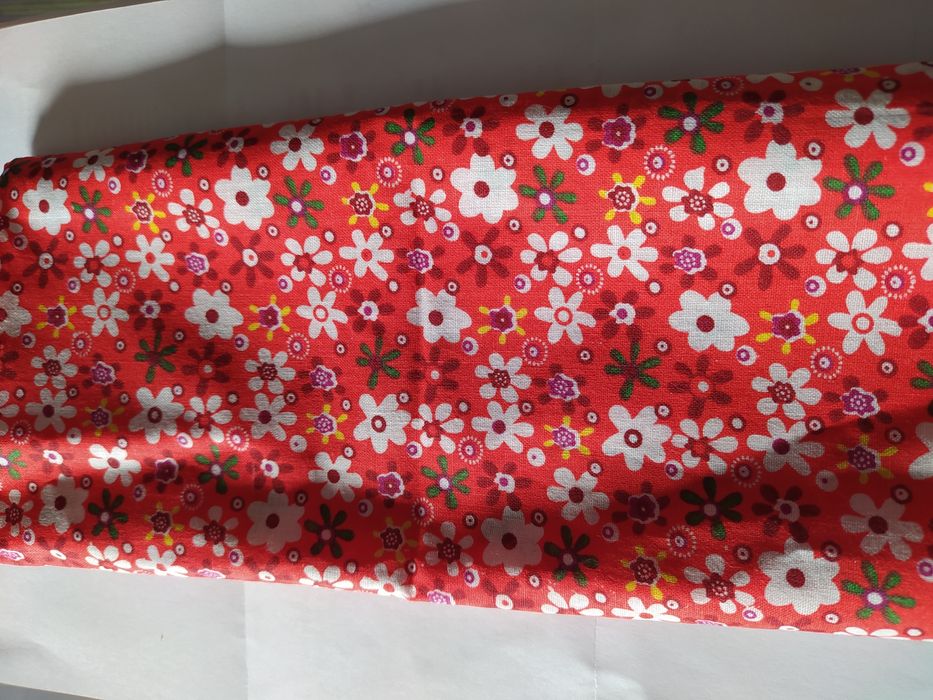 Tecido para costura com flores fundo vermelho NOVO