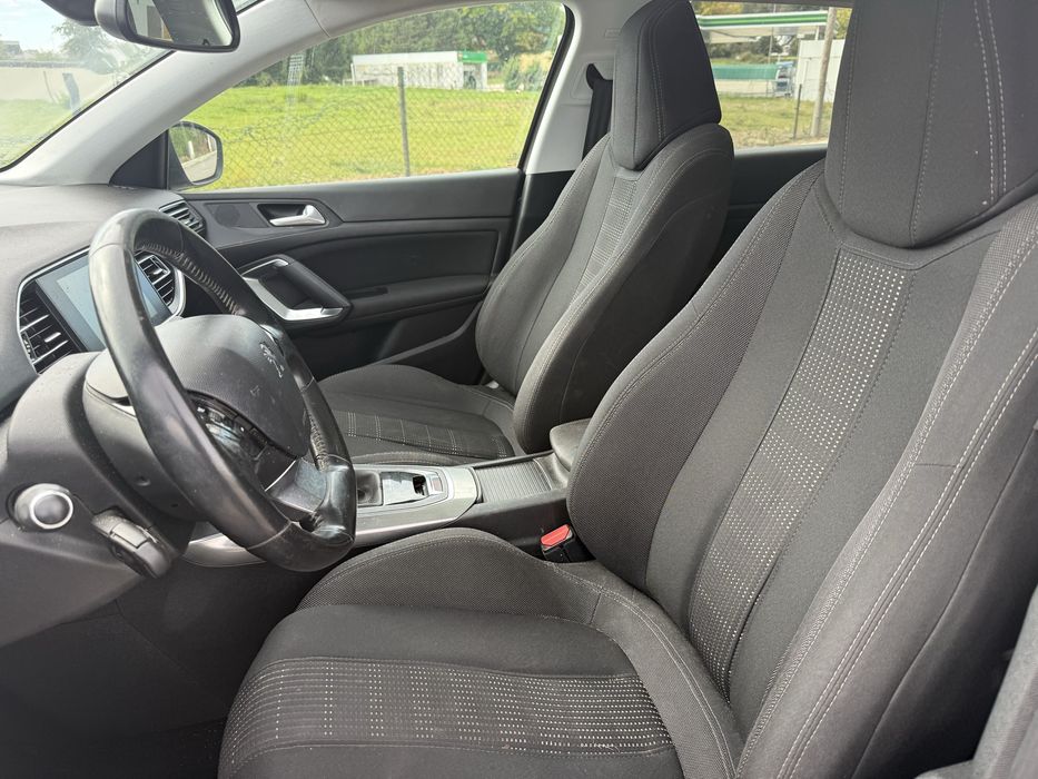 Peugeot 308 1.2 allure  180.000 km com teto panoramico