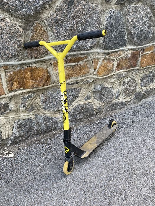 Трюковий самокат