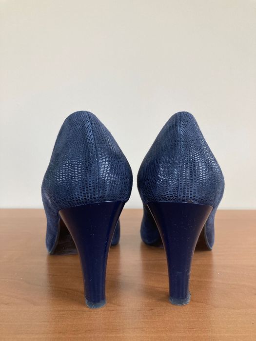 Buty na obcasie granatowe