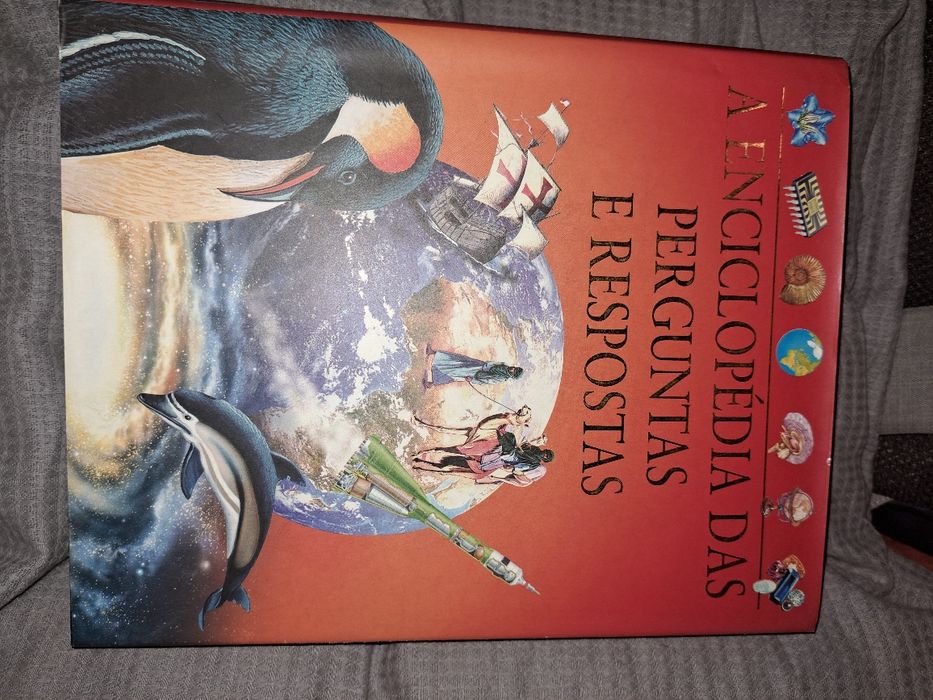 Enciclopédias e outros livros