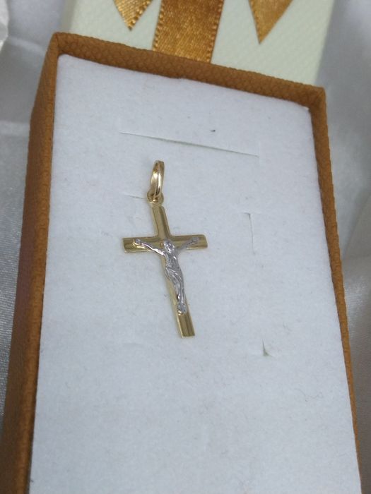 Piękny złoty wisiorek krzyżyk z Panem Jezusem, złoto żółte i białe próby 585