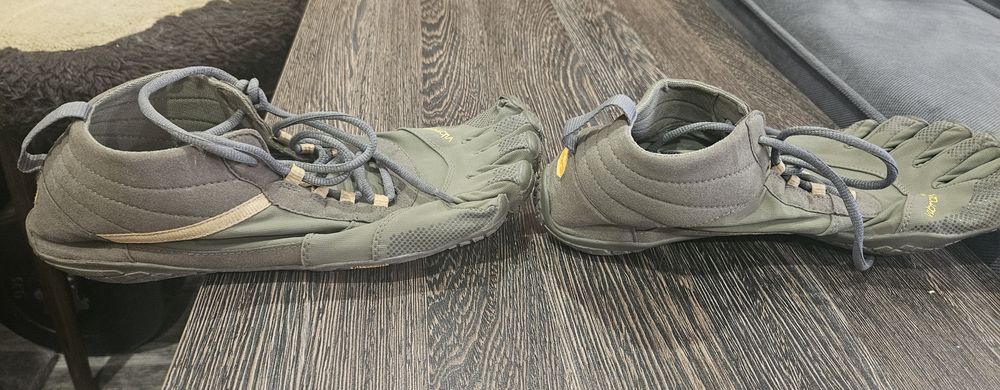 Продам трекінгові кросівки Vibram Fivefingers VTrack