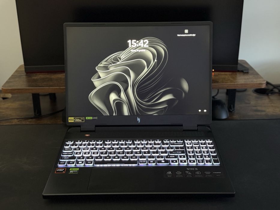 Acer Nitro 16 AN16-42 R7/RTX4060/16GB/1,5TB/165Hz