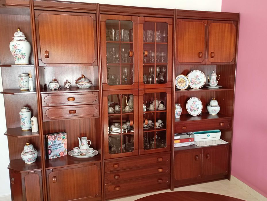 Estante de sala em excelente estado