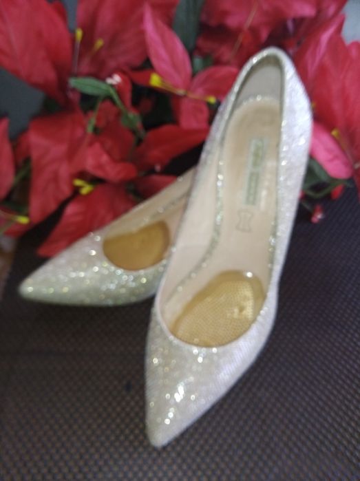 Czółenka Buffalo Gold jak nowe