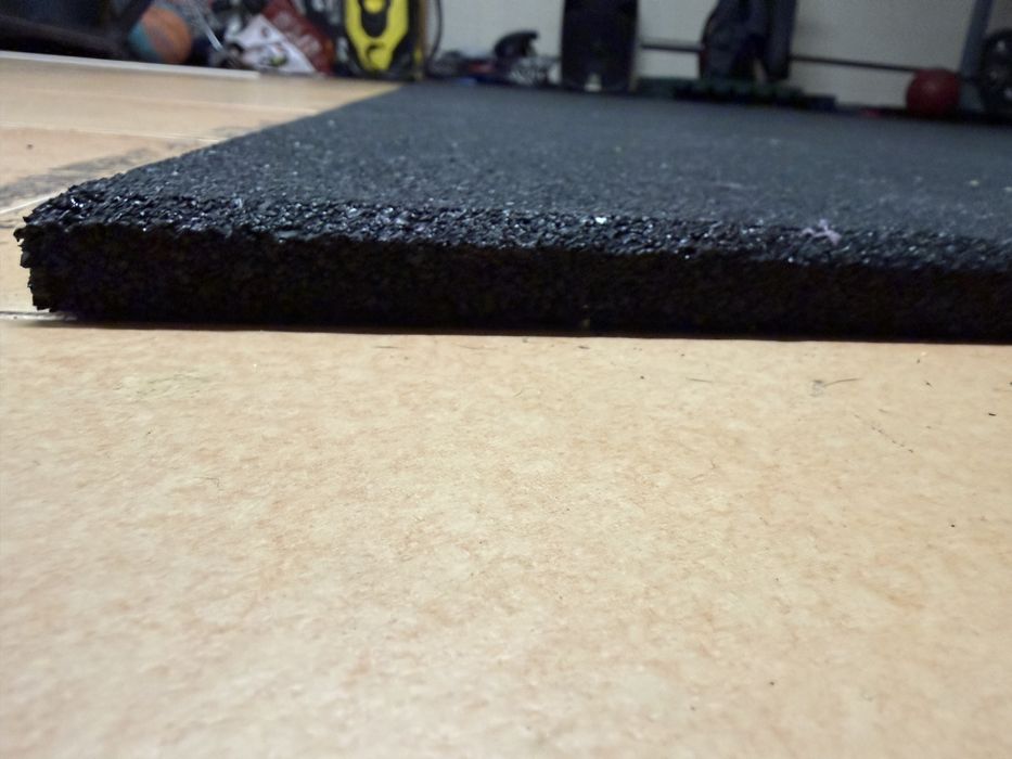 Piso Borracha Gym (AlphaTiles) 100x100x2cm – 16 Placas