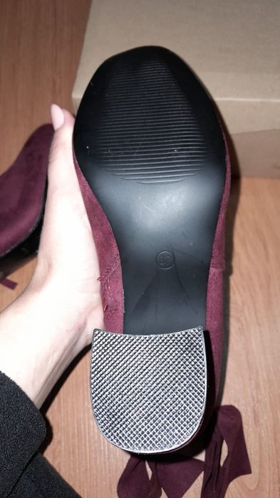 Botins Novos em camurça