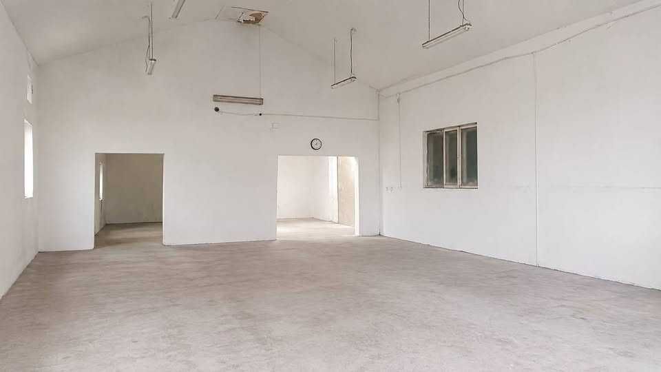 Hale i lokale 160–200 m² do wynajęcia Ciechocinek