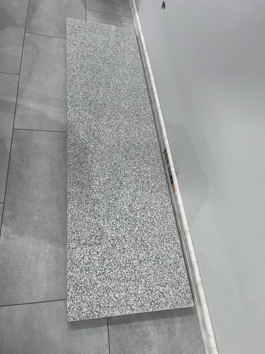 Parapet granitowy 141,5cmx37cm