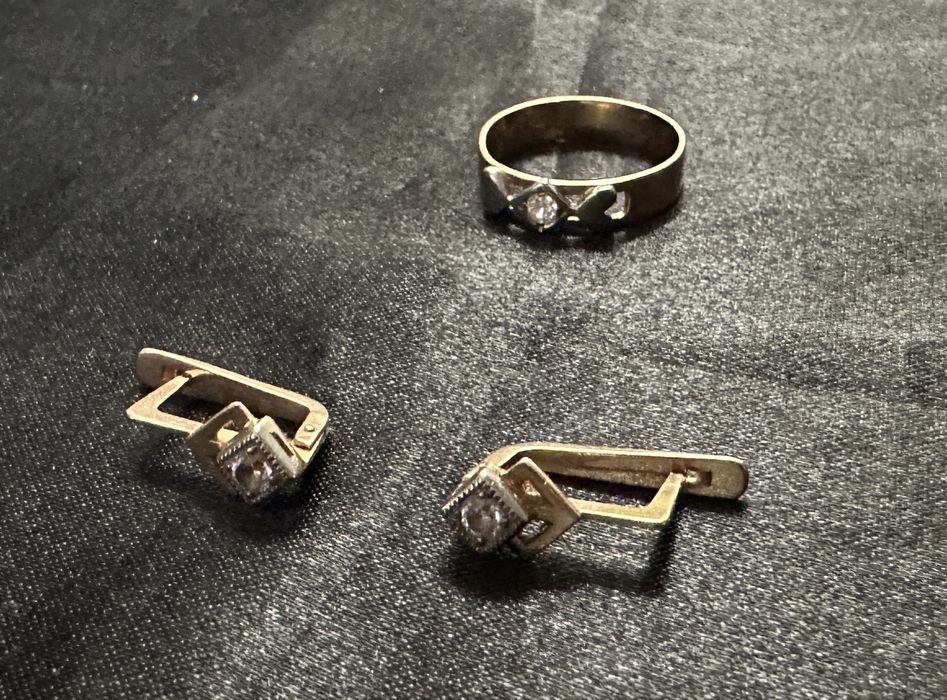 Продам золотые серьги, кольца