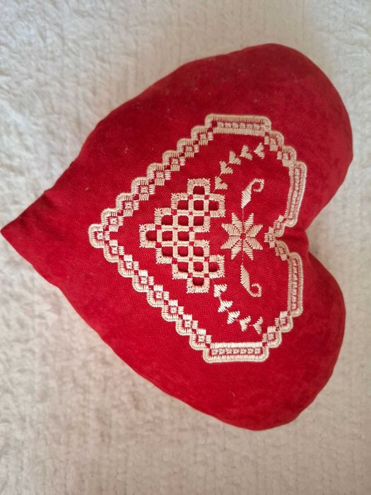 Подушка Сердечко декоративна з вишивкою