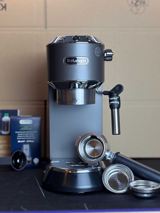De’Longhi Dedica Style EC685.BK EX:4 ekspres kolbowy 15 bar czarny