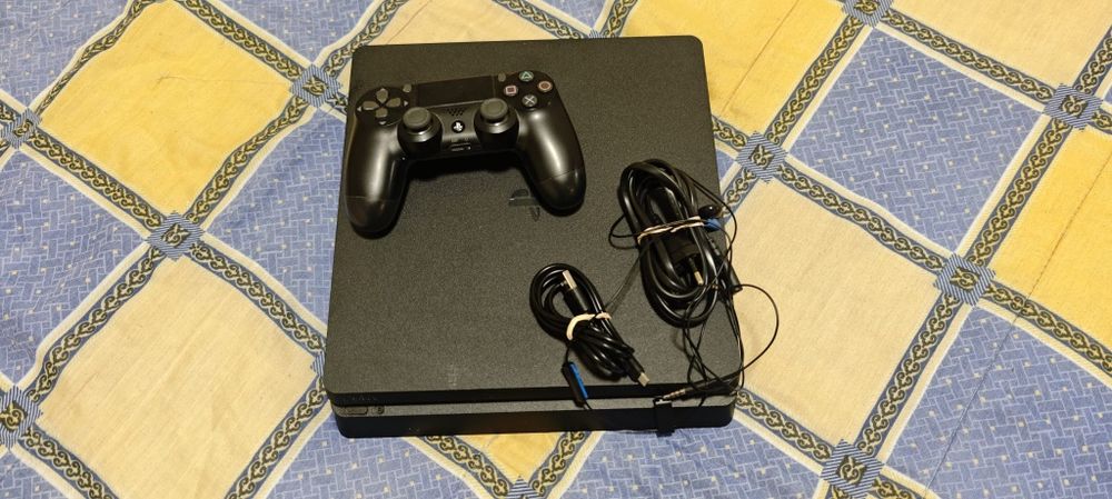 Vendo PlayStation 4 slim