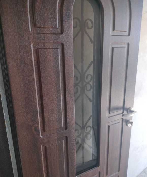 Продам вхідні двері в будинок