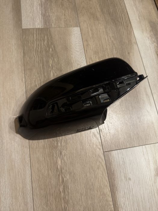 Корпус правого зеркала Hyundai Kona