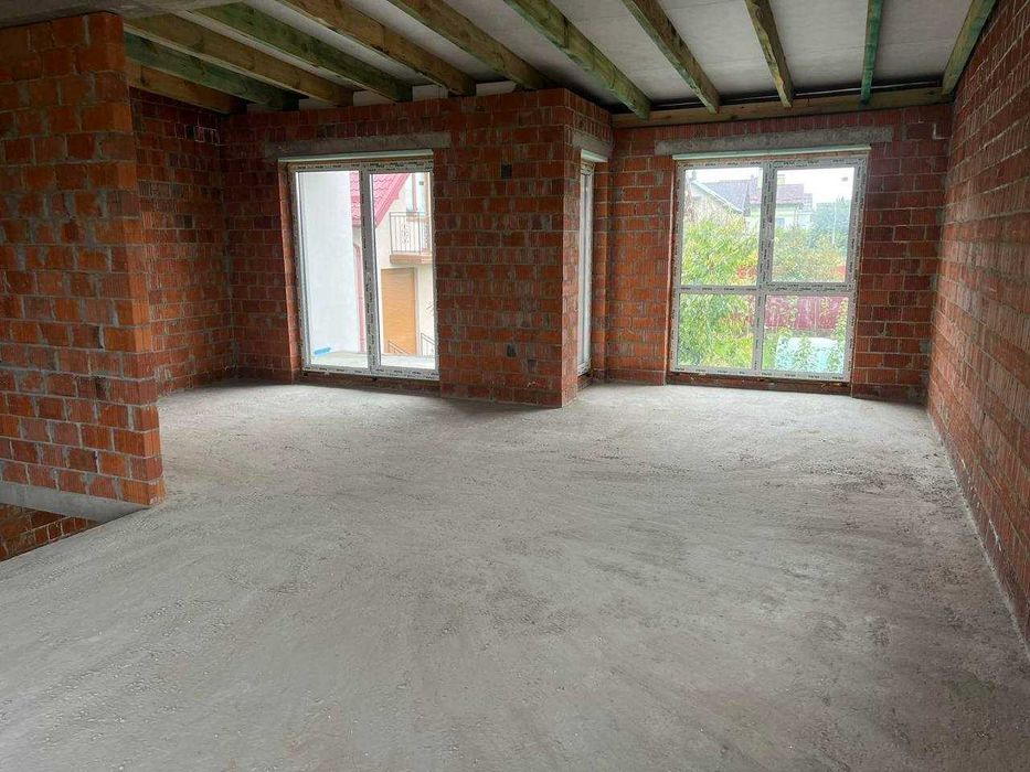 Продаж котеджу в топовій локації у м. Пустомити