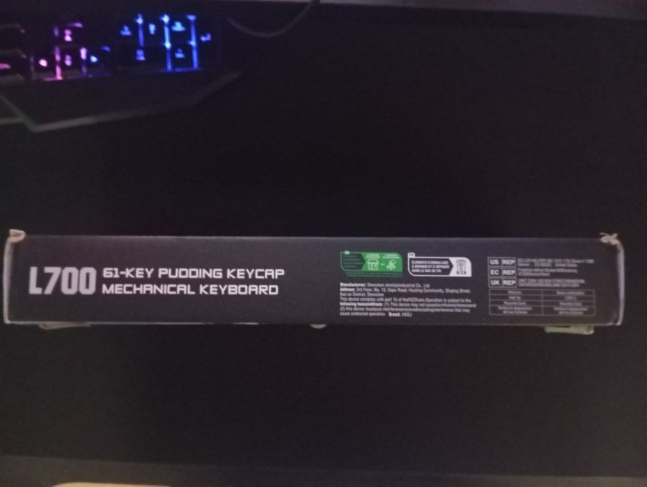 Teclado mecânico RGB L700