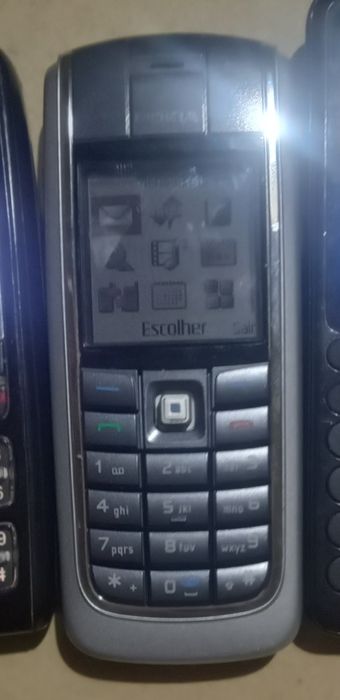 4 Telemóveis Nokia a funcionar.