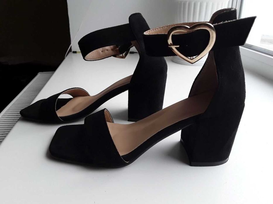 Жіночі чорні босоніжки  із замшу