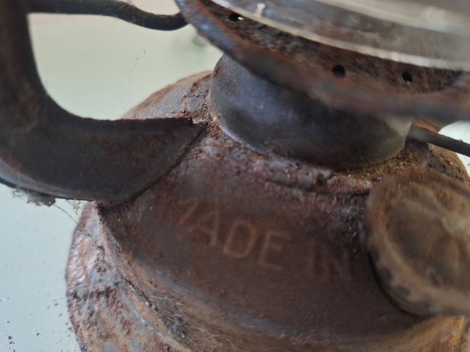 Zabytkowa niemiecka lampa naftowa