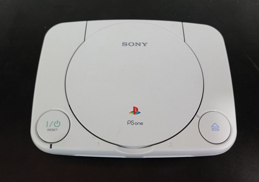Konsola ps one ps 1 po serwisie AV ,ładny stan , w 100% sprawna.