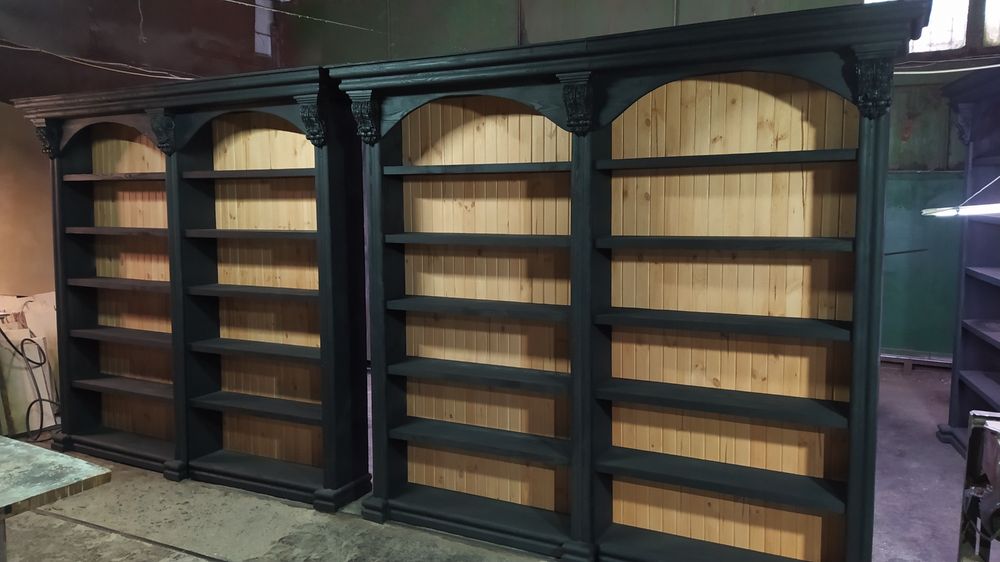 Книжный шкаф из массива под старину