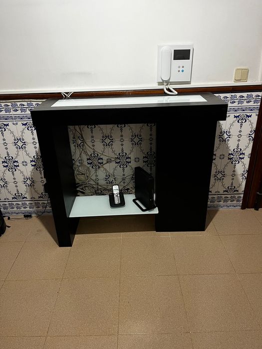 Entryway Furniture in Good Condition