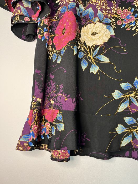 kwiatowa sukienka z długim rękawem i falbaną Tatuum L 40