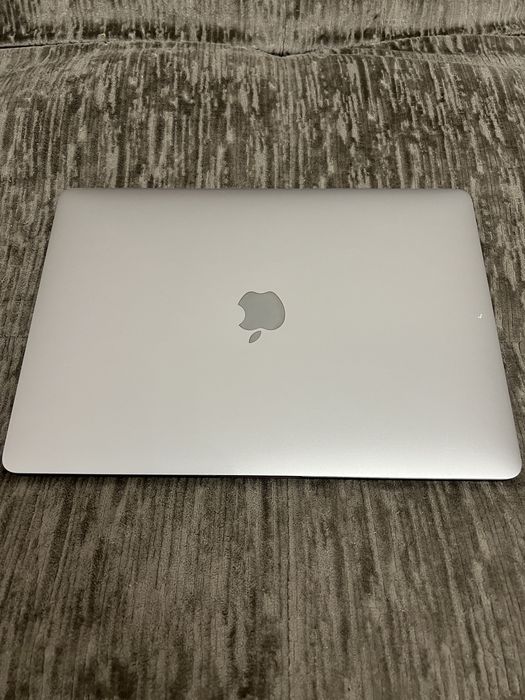 Macbook pro 13 2017 i7 16gb 256gb 4 Thunderbolt 3