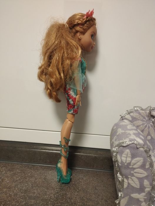 Диван для ляльки Евер автер хай, Монстер хай чи Барбі