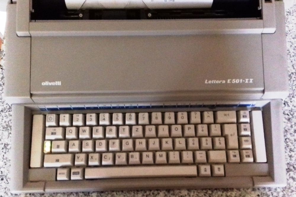 Maquina de escrever Olivetti