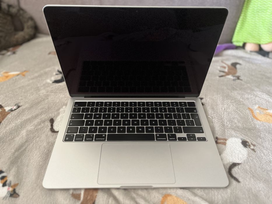 Macbook Air 13” M2 | 16GB RAM | 256GB | srebrny | komplet | bateria 86%
