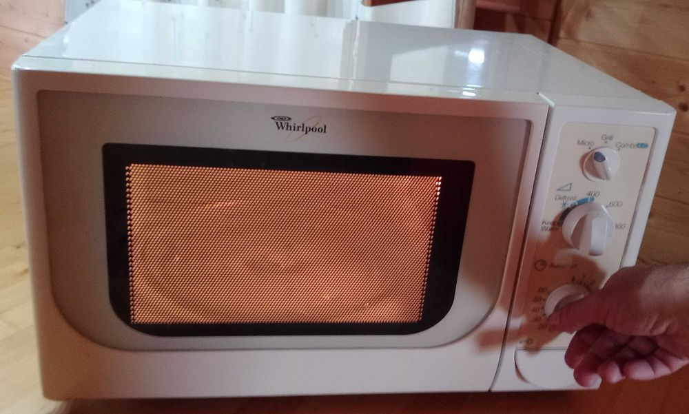 Micro ondas Whirlpool a funcionar
