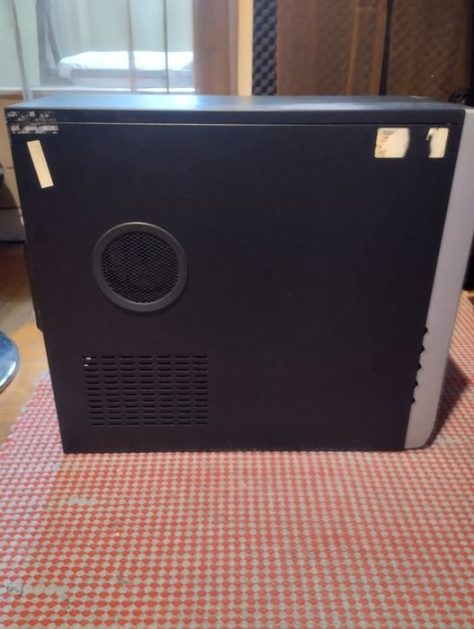 Caixa de PC em bom estado